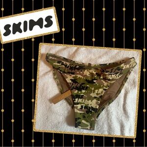 ☀️SKIMS Women's Camo Bikini Bottom - Mid Coverage Size M - Logo Camo☀️